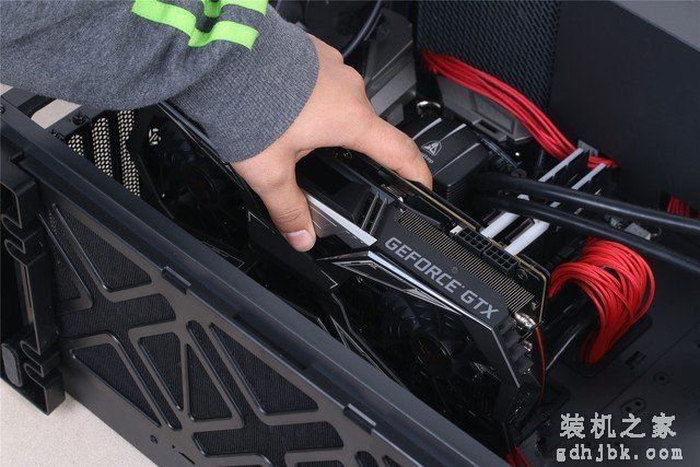 组装电脑装机预算不足的情况下，选择高U低显还是高显低U？