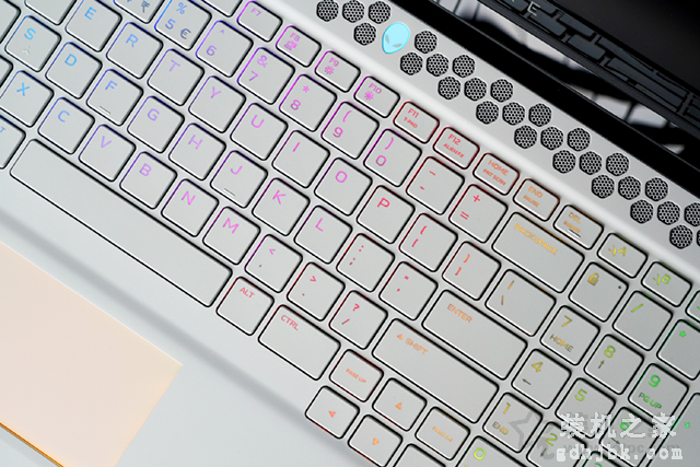 ALIENWARE AREA-51M 2020版评测