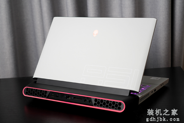 ALIENWARE AREA-51M 2020版评测