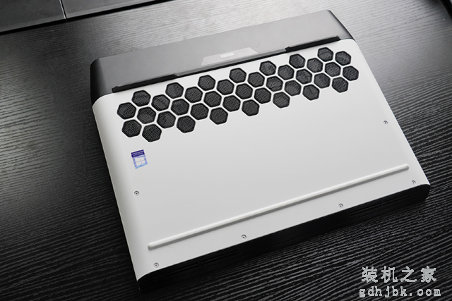 ALIENWARE AREA-51M 2020版评测