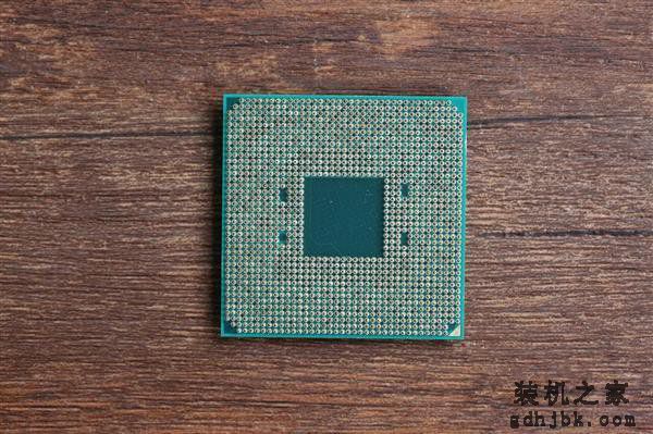 AMD锐龙Ryzen7 2700X盒装自带CPU散热器吗？自带散热器够用吗？
