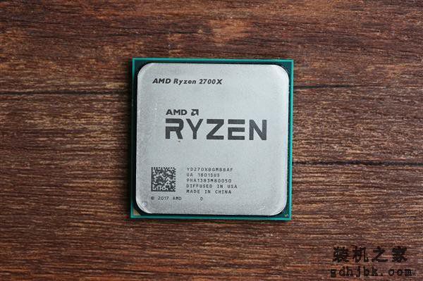 AMD锐龙Ryzen7 2700X盒装自带CPU散热器吗？自带散热器够用吗？