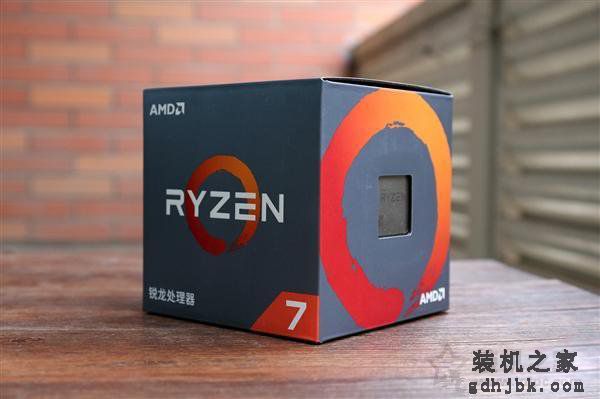 AMD锐龙Ryzen7 2700X盒装自带CPU散热器吗？自带散热器够用吗？
