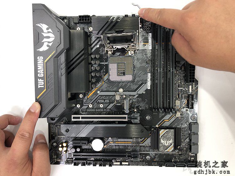 台式机CPU如何安装到主板上？intel和AMD CPU安装图解教程