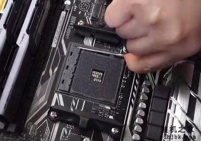 AMD CPU怎么安装？AMD锐龙处理器与主板安装图解教程