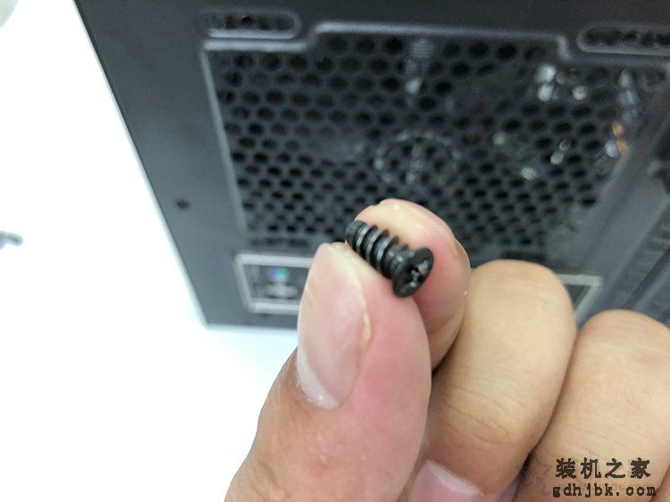 机箱风扇如何安装利于散热？机箱风扇安装方法+安装方向图解教程