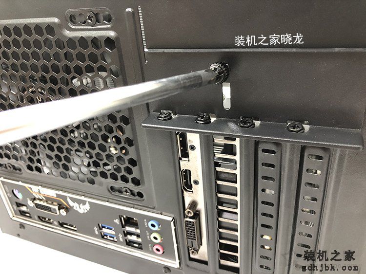独立显卡如何安装到主板上？独立显卡接线与显卡安装图解教程