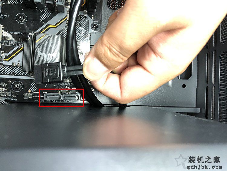 台式机械硬盘怎么安装？机械硬盘安装图解教程（SATA固态可参考）