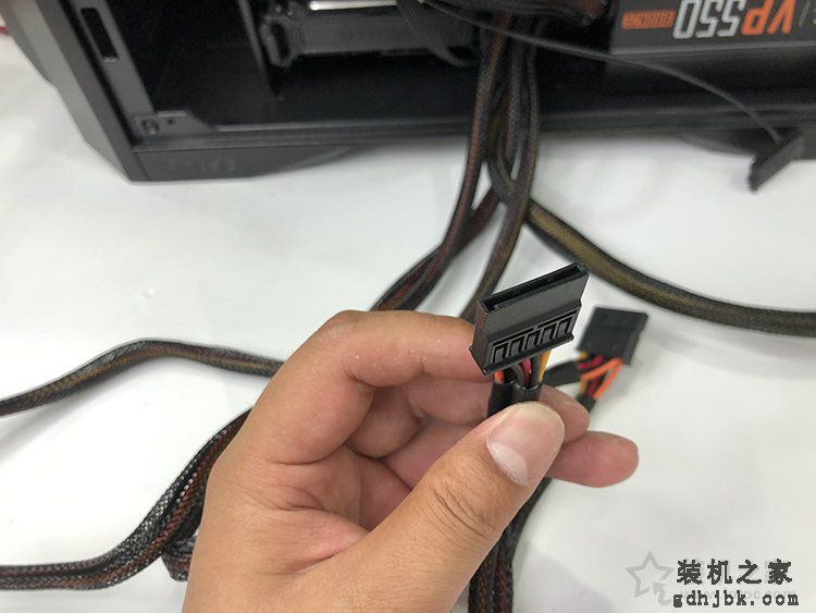 台式机械硬盘怎么安装？机械硬盘安装图解教程（SATA固态可参考）