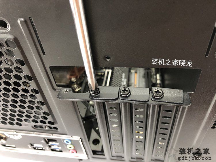 独立显卡如何安装到主板上？独立显卡接线与显卡安装图解教程
