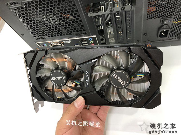 独立显卡如何安装到主板上？独立显卡接线与显卡安装图解教程