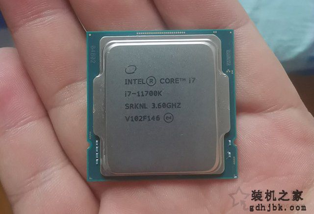 i7 11700K相比10700K性能差距大吗？加入R7 5800X对比评测