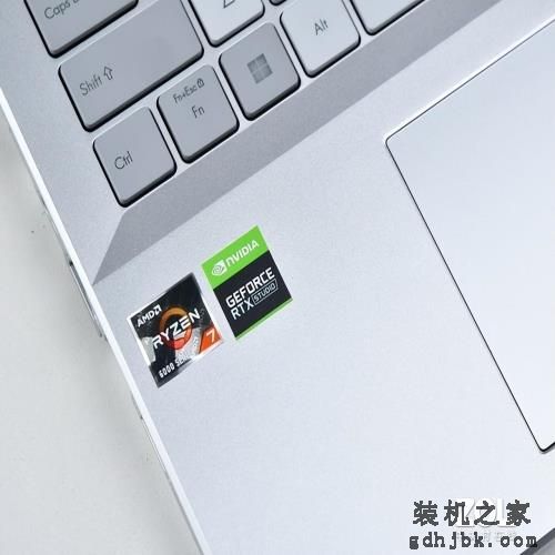 年末抄底必看！轻薄本换新可以考虑这两款：颜值性能兼具
