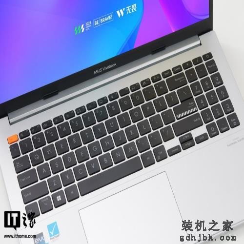 华硕无畏15i 2023评测：长续航 + 好屏幕的超能轻薄本