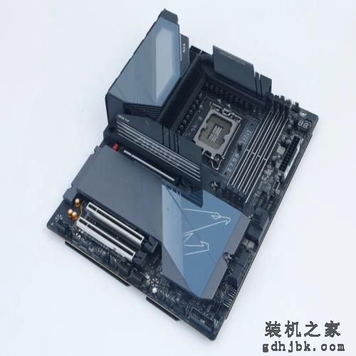 核心多4颗，还能超6.0GHz！进步最大的酷睿i7-14700K处理器首测