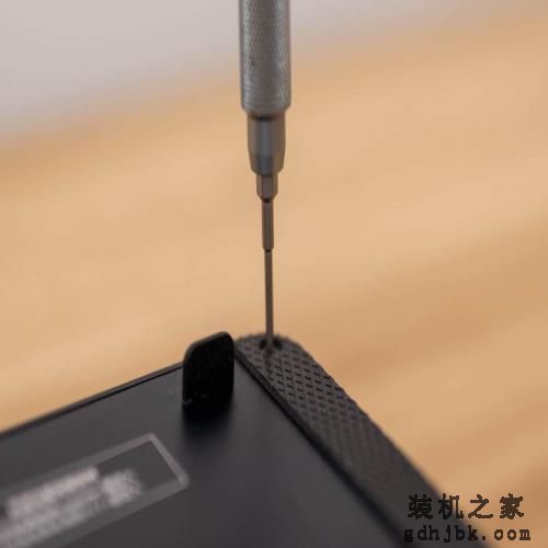 巴掌大的主机？居然还是i7处理器！零刻SEi 10体验到底如何