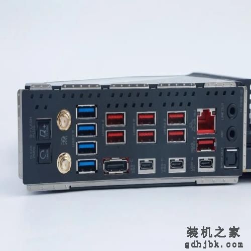 核心多4颗，还能超6.0GHz！进步最大的酷睿i7-14700K处理器首测