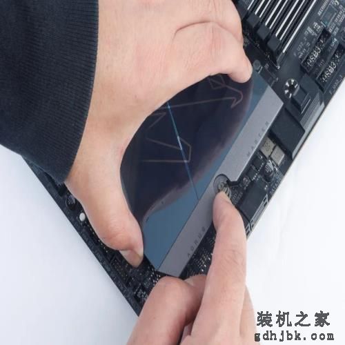 核心多4颗，还能超6.0GHz！进步最大的酷睿i7-14700K处理器首测