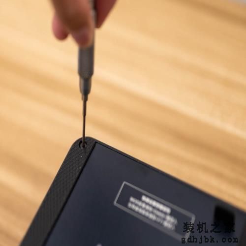 巴掌大的主机？居然还是i7处理器！零刻SEi 10体验到底如何