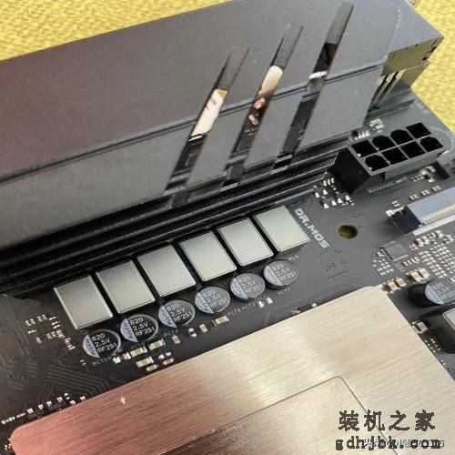 首发502美元的酷睿I7-12700H跌破1000元！移动CPU竟比桌面贵$129