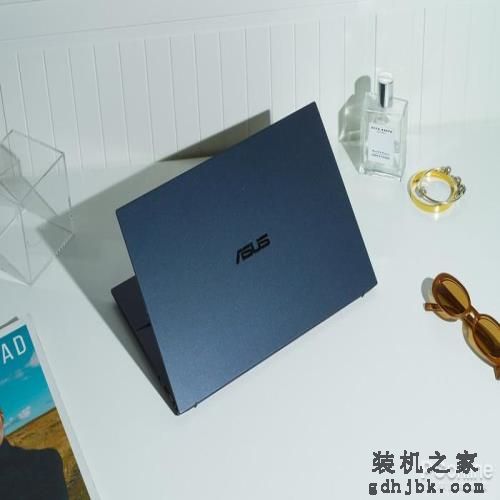 极致便携的代价是什么 不足1kg商务本的全面评测