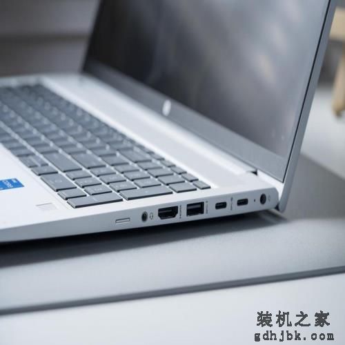 高效办公的实用之选，年底购机不容错过的一款轻薄商务本