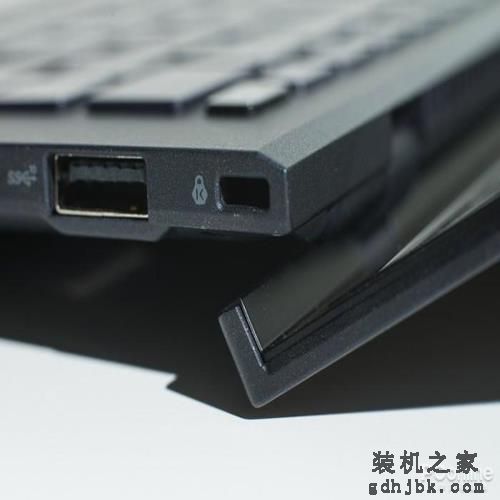 极致便携的代价是什么 不足1kg商务本的全面评测
