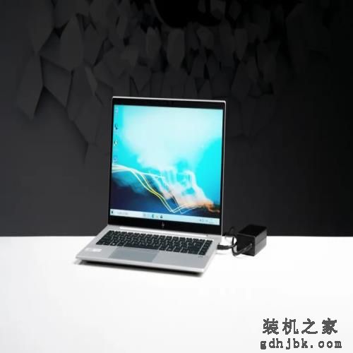 聊一款扩展性强+性能激进的商务本