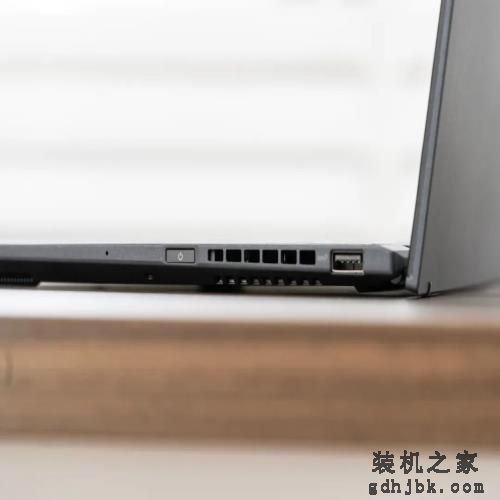 安全和极致轻薄兼顾！990g华硕破晓Air 14英寸商务本评测