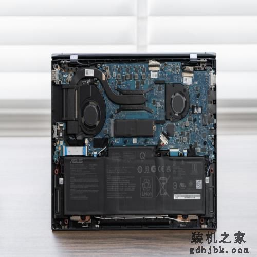 安全和极致轻薄兼顾！990g华硕破晓Air 14英寸商务本评测