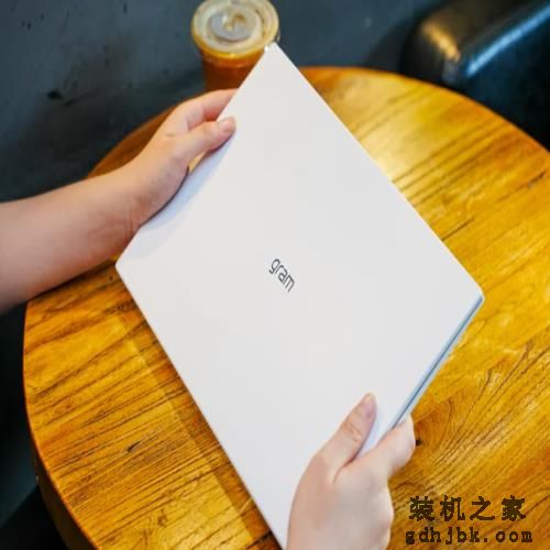 大学稳用四年！这几款轻薄本兼具便携和体验，不打游戏强烈种草