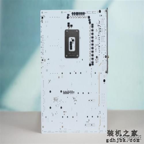 七彩虹iGame Z790D5 FLOW V20评测：酷睿i9满血释放 2K价位无对手