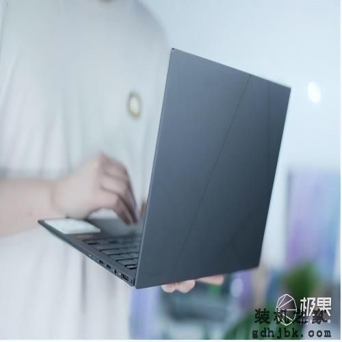 13代i9性能续航可双全 灵耀14 2023旗舰版轻薄本评测