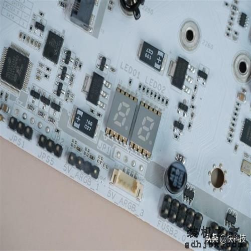 七彩虹iGame Z790D5 FLOW V20评测：酷睿i9满血释放 2K价位无对手