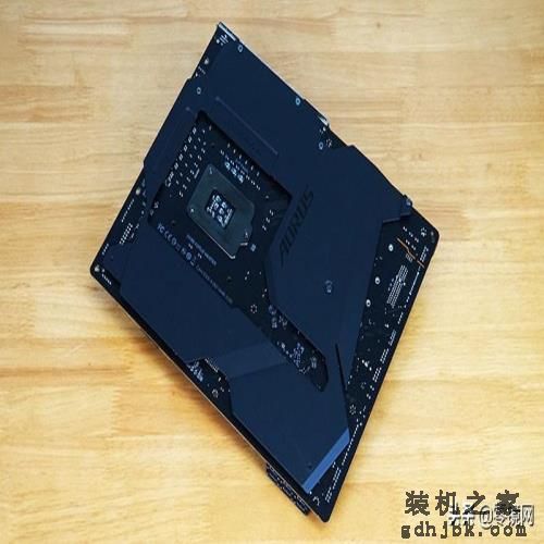 线程提升性能暴涨，14nm竭尽全力，英特尔第十代酷睿i9实测
