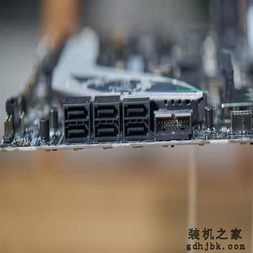 14纳米工艺的极限!i9-9900K首发评测:无可争议的性能王者 14纳米工艺的极限!i9-9900K首发评测:无可争议的性能王者