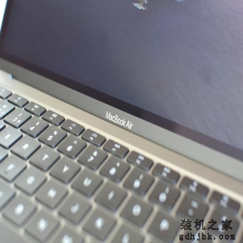 围观！苹果MacBook Air评测：近乎完美的商务笔记本电脑｜喜欢吗