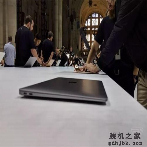 苹果全新MacBook Air上手体验：亮了