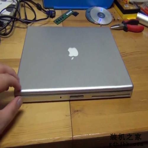 MacBook进化史：从惊艳全场到被疯狂吐槽，苹果做错了啥？