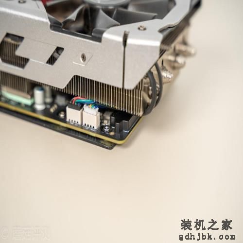 显卡中的钉子户是什么水平？七彩虹GTX 1080Ti显卡 评测