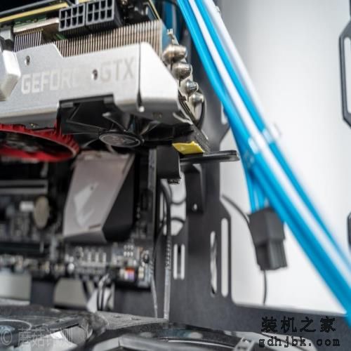 显卡中的钉子户是什么水平？七彩虹GTX 1080Ti显卡 评测