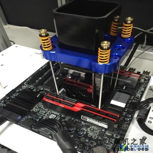 生怼TITAN X GTX 1080 Ti狂超至2.5GHz