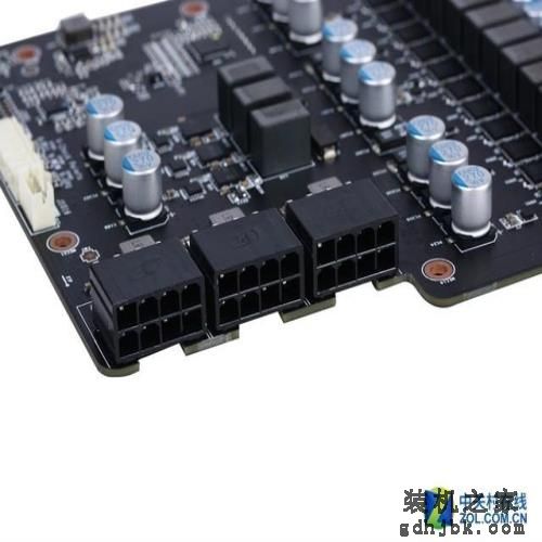 8999元超频王 微星GTX 1080 Ti闪电评测
